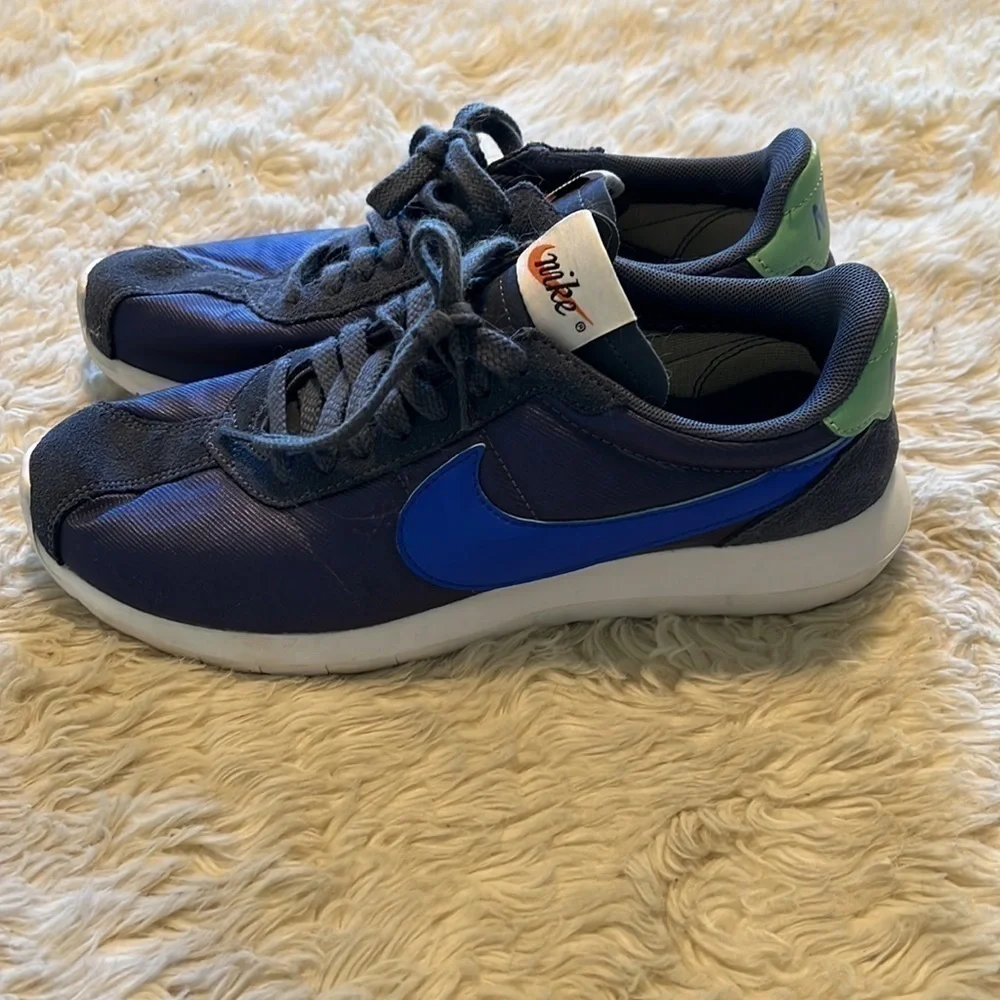 Nike Metallic Sneakers - Picture 3 of 4